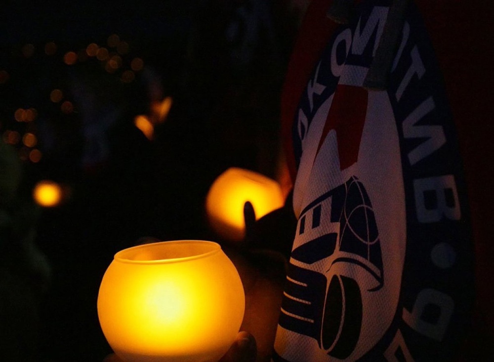 В Ярославле начались траурные мероприятия в память о погибшем «Локомотиве»