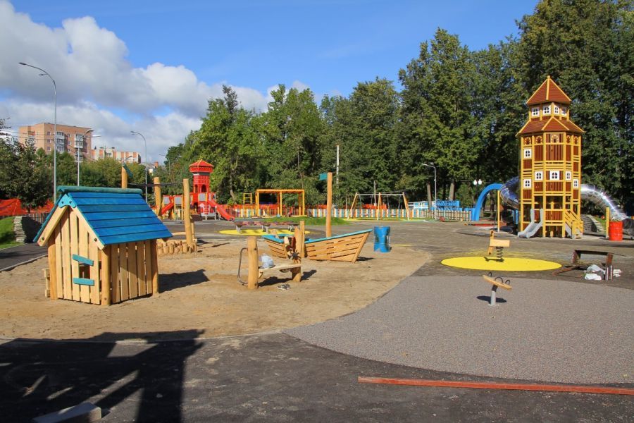 В Рыбинске достроили детский городок, стилизованный под городские достопримечательности