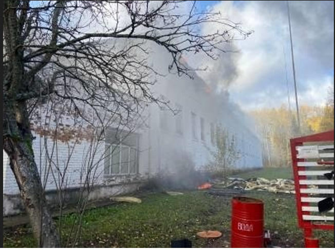 В ярославском МЧС сообщили о локализации пожара в бурмакинском арсенале