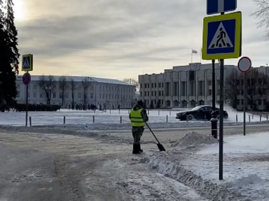 Под окнами ярославского губернатора вновь устроили дрифт-заезд