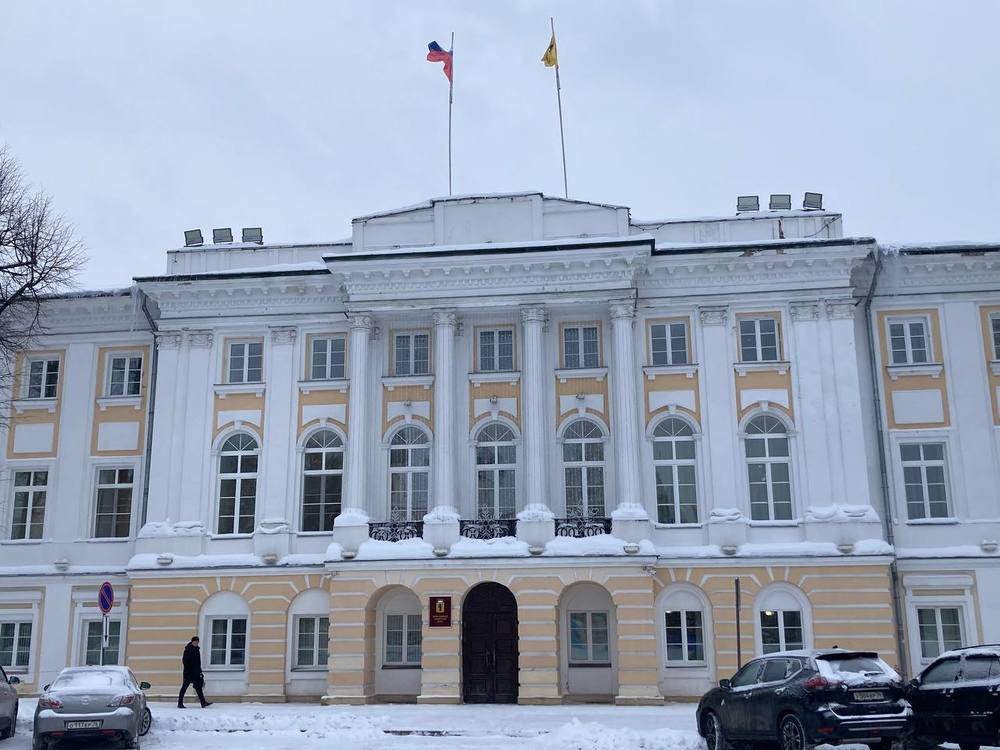 «Наплевать на думу?»: ярославское правительство второй месяц не может рассказать о сокращениях чиновников
