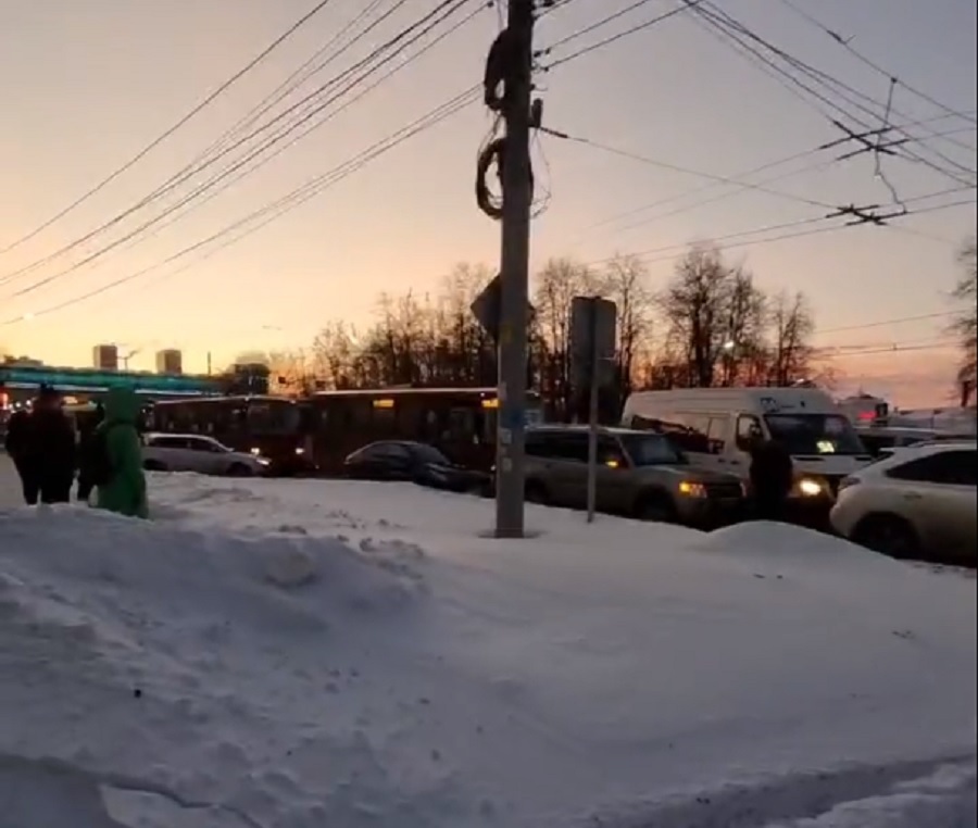 В Ярославле из-за массового ДТП на Московском проспекте образовалась пробка