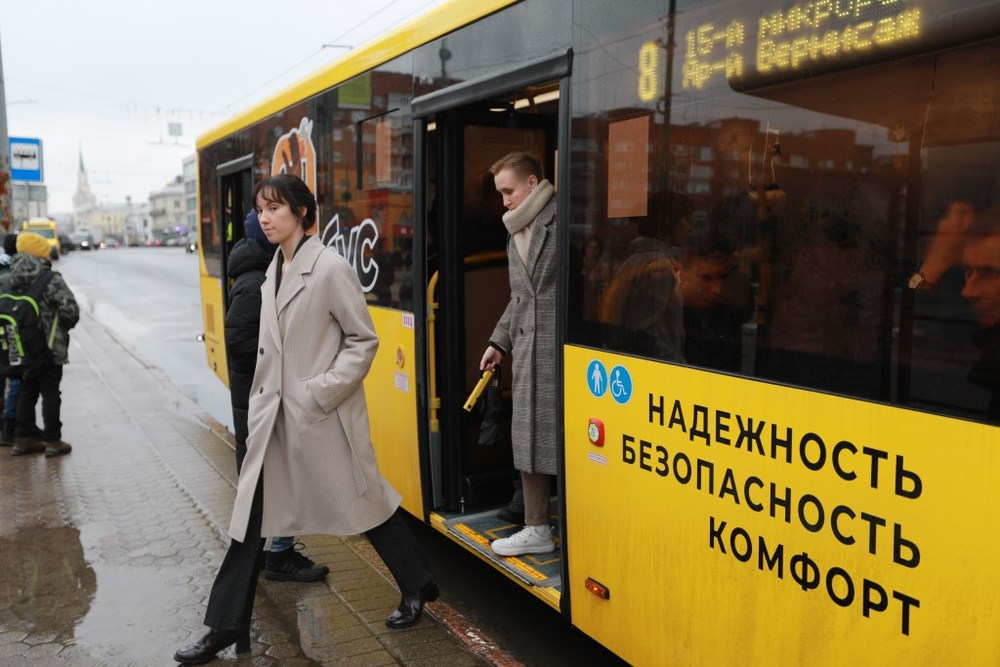 Ярославцы просят из-за ям изменить маршруты желтых автобусов