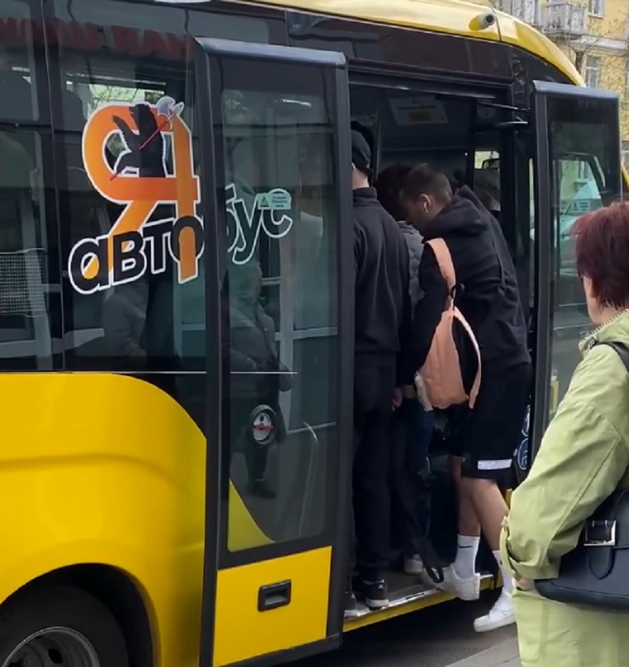 Ярославцы жалуются на давку в автобусах малой вместимости