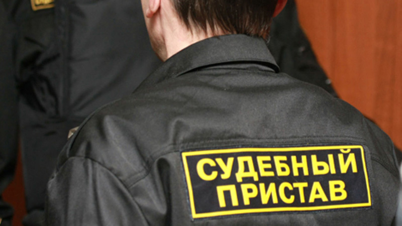 В Рыбинске приставы заставили директора школы нанять охрану
