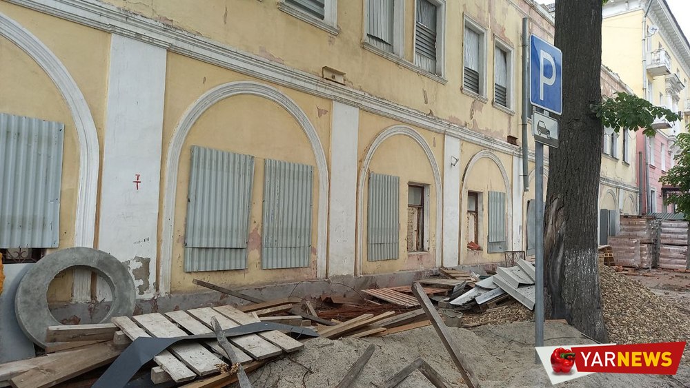 В центре Ярославля во время ремонта рухнули стены исторического здания