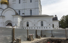 На колокольне Успенского собора в Ярославле начались археологические работы. С фото