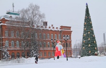 В Рыбинске поставили шестиметрового Деда Мороза
