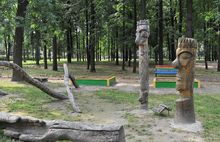 Детский парк на проспекте Ленина в Ярославле напоминает лунный пейзаж. С фото
