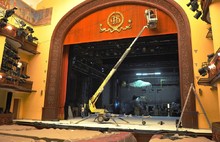 В драматическом театре имени Волкова Ярославля проводится генеральная уборка. Фоторепортаж