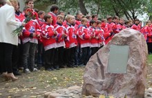 Школе № 9 в Ярославле присвоили имя хоккеиста Ивана Ткаченко. С фото