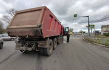В Ярославле желтый автобус столкнулся с грузовиком