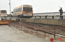 В Ярославле бетонируют Октябрьский мост. С фото