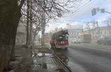 В Ярославле горит расселенный дом на проспекте Октября