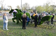 В Переславле ставят зеленые скульптуры