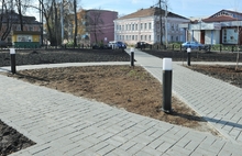 Сквер на Мукомольном в центре Ярославля - территория из камня и железа. С фото