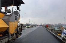 На Октябрьском мосту в Ярославле зачищают и заливают бетоном швы. Фоторепортаж