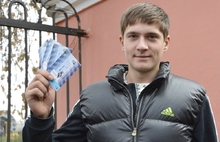 В Ярославле болельщики стоят в очереди, чтобы купить билеты на матч «Шинник» - «Спартак». С фото