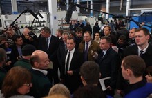 Премьер-министр РФ Дмитрий Медведев посетил ОАО «Тутаевский моторный завод» в Ярославской области