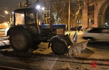 С центральных магистралей Ярославля за прошедшие выходные вывезен весь снег. Фоторепортаж