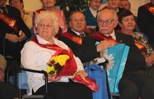 В Ярославле чествовали семьи, отметившие юбилеи свадеб. С фото