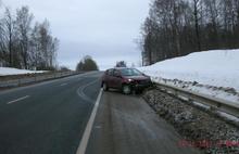 В Ярославской области авто-леди врезалась в отбойник