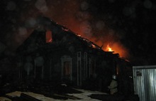 В Рыбинске Ярославской области в горящем доме погиб человек