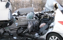 В Ярославской области столкнулись четыре автомобиля - два человека погибло