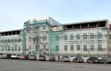 На здании бани в центре Ярославля появился мансардный этаж. Фоторепортаж