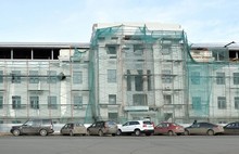 На здании бани в центре Ярославля появился мансардный этаж. Фоторепортаж