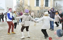 В музее-заповеднике Ярославля на Масленицу ели блины и танцевали буги-вуги. Фоторепортаж