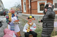 В Ярославле объели масленичных кукол. С фото