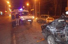На Тутаевском шоссе в Ярославле ночью столкнулись три автомобиля - есть пострадавшие
