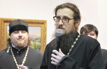 Желающие посетить выставку художника и священника Василия Шиханова не поместились в зал. Фоторепортаж