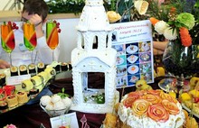 Жители Ярославля попробовали торты с ландышами, душегреечку и съедобные часовни. Фоторепортаж