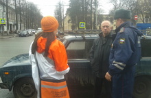В Ярославле водителям, умеющим тормозить, раздают конфеты с пожеланиями