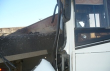 Под Угличем пассажирский автобус столкнулся с грузовым КАМАЗом