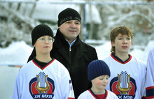 В детский дом музыкально-художественного воспитания  в Ярославле приехал прославленный хоккеист Андрей Коваленко