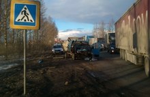 В Ярославском районе столкнулись четыре автомобиля. С видео