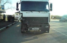 В Ростовском районе грузовик смял «Мерседес»