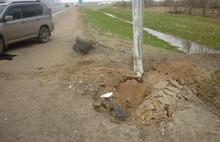 В Ярославской области на автодороге Холмогоры Ниссан врезался в опору электроосвещения