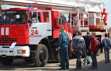 Пожарные вручили медаль губернатору Ярославской области (с фото)