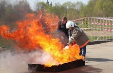 Пожарные вручили медаль губернатору Ярославской области (с фото)