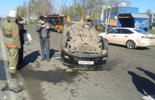 В Рыбинске на пешеходном переходе перевернулась иномарка