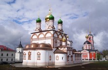 К визиту Святейшего Патриарха Московского и всея Руси в Ростове Ярославской области отремонтировали дорогу