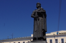 День города в Ярославле начался с возложения цветов к памятнику Ярославу Мудрому