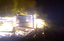 В Рыбинске ночью сгорел деревянный жилой дом