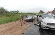 Один погиб и трое получили травмы при столкновении иномарок в дождь в Некрасовском районе