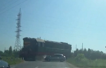 Под Рыбинском автомобиль столкнулся с локомотивом
