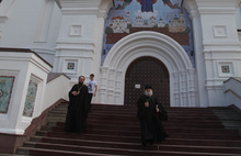 Завершена установка изразцовой иконы на Успенском соборе в Ярославле
